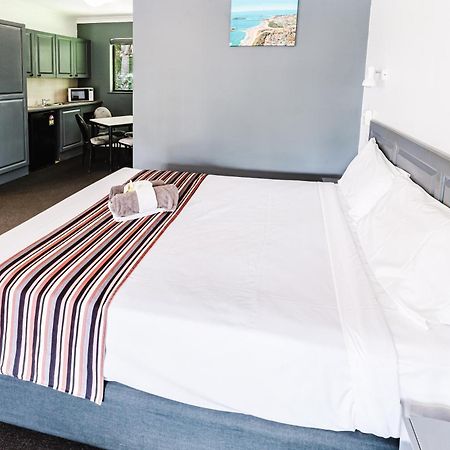 Country 2 Coast Motor Inn Кофс-Харбор Экстерьер фото