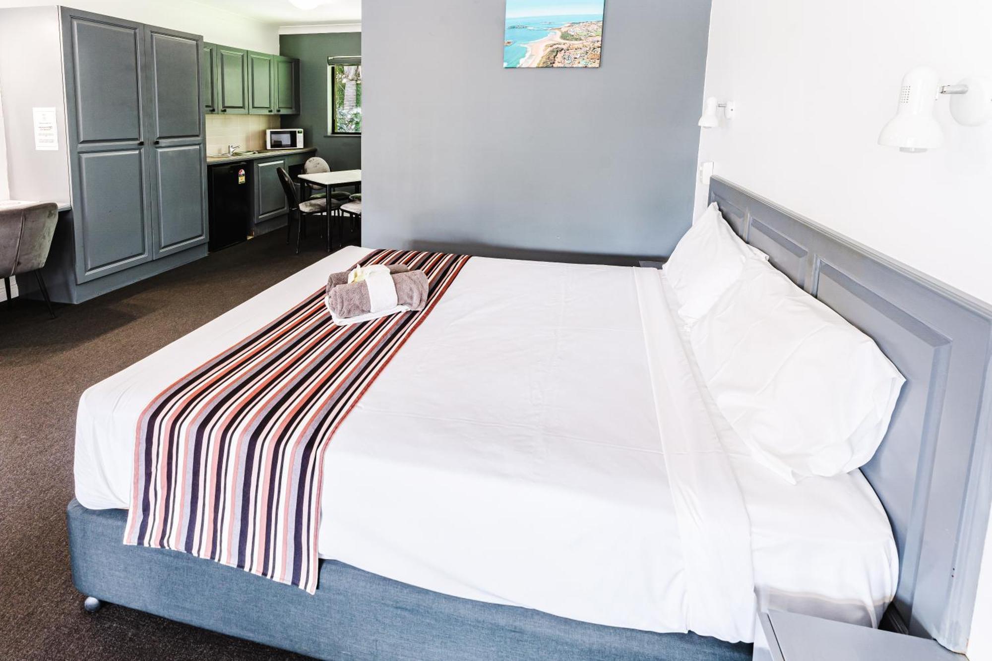 Country 2 Coast Motor Inn Кофс-Харбор Экстерьер фото