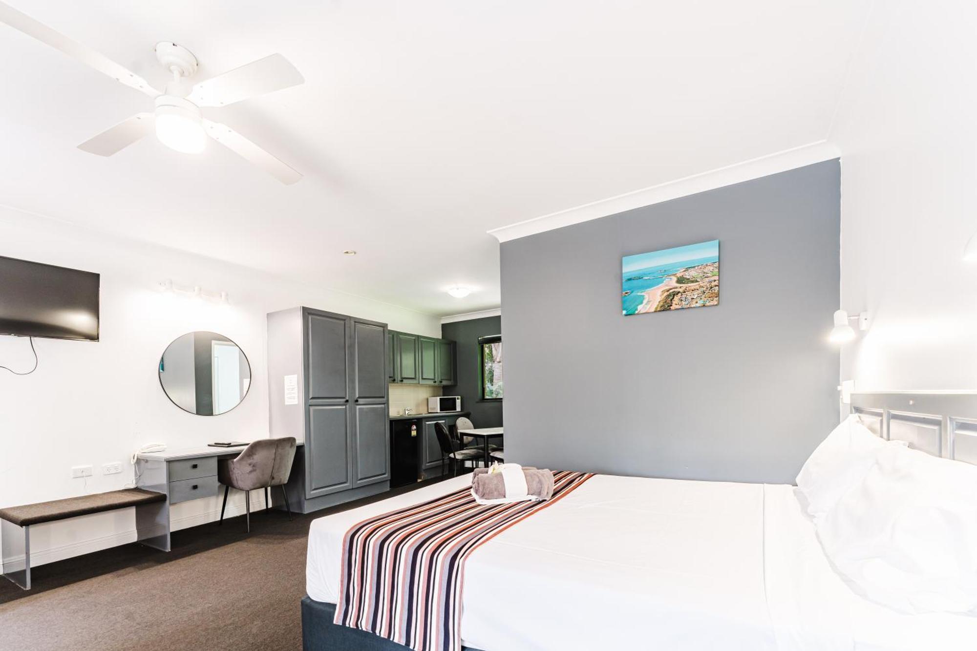 Country 2 Coast Motor Inn Кофс-Харбор Экстерьер фото