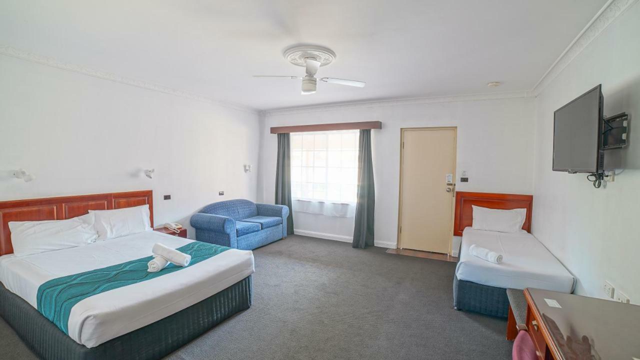 Country 2 Coast Motor Inn Кофс-Харбор Экстерьер фото