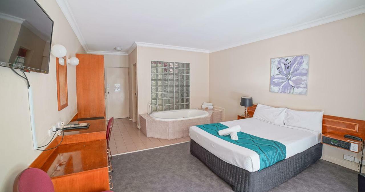 Country 2 Coast Motor Inn Кофс-Харбор Экстерьер фото
