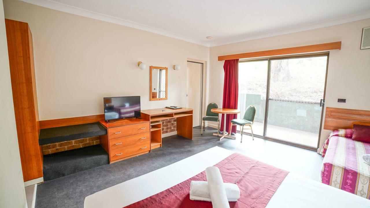 Country 2 Coast Motor Inn Кофс-Харбор Экстерьер фото