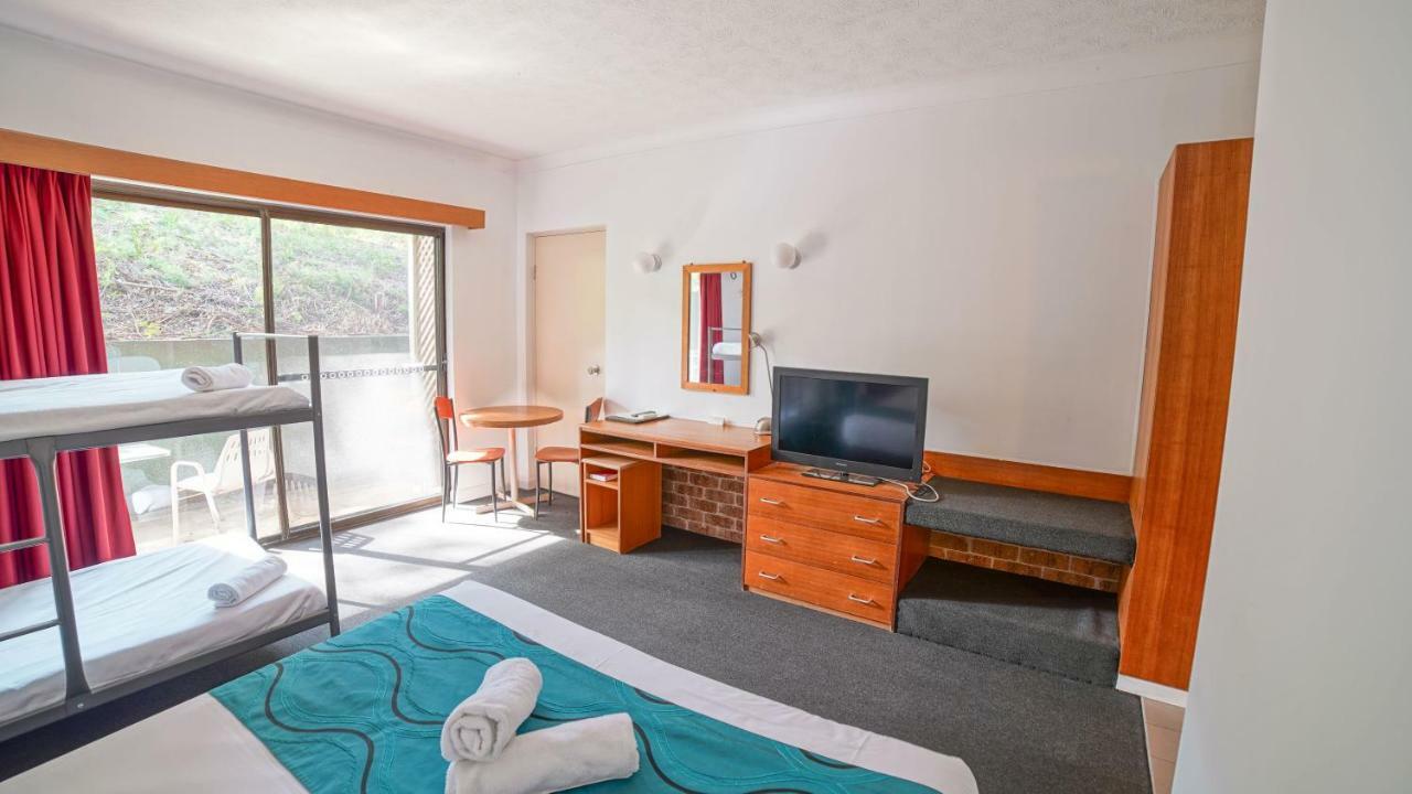 Country 2 Coast Motor Inn Кофс-Харбор Экстерьер фото