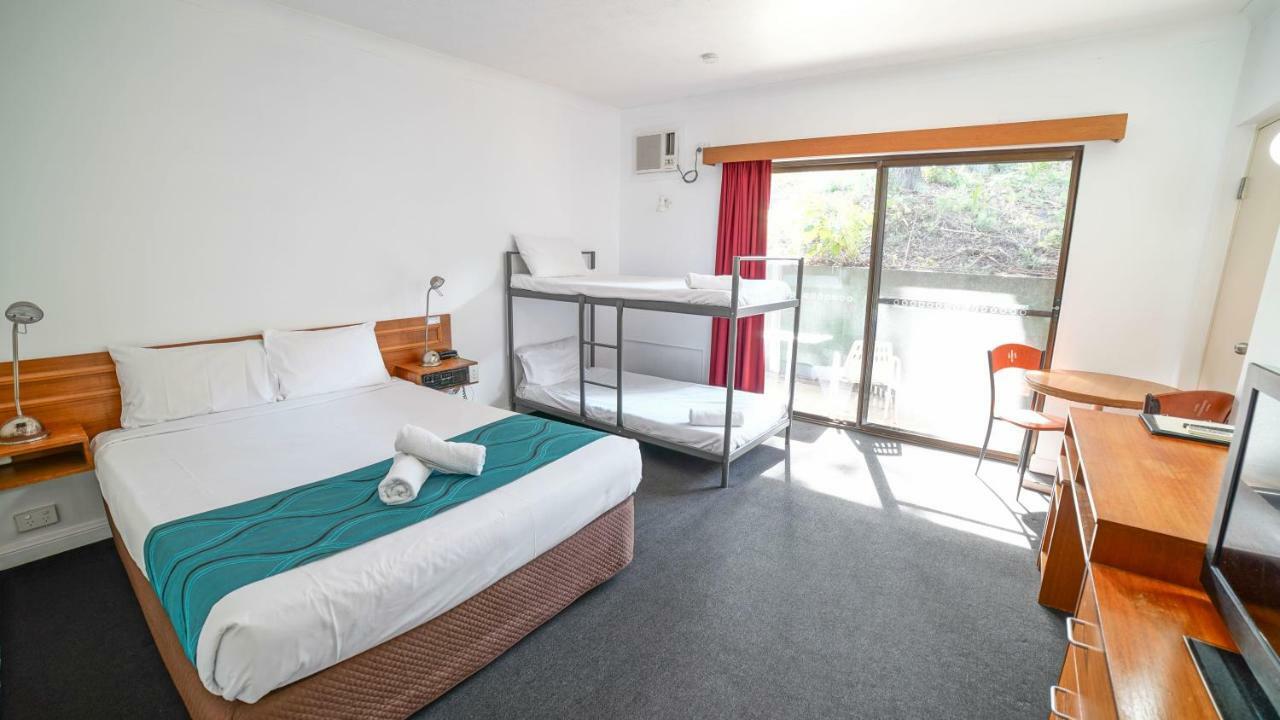 Country 2 Coast Motor Inn Кофс-Харбор Экстерьер фото