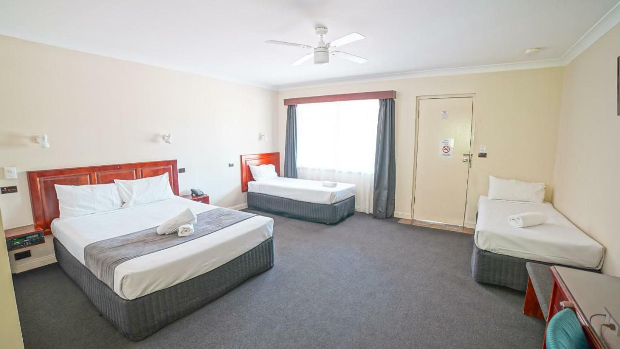 Country 2 Coast Motor Inn Кофс-Харбор Экстерьер фото