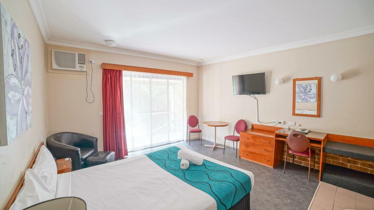 Country 2 Coast Motor Inn Кофс-Харбор Экстерьер фото