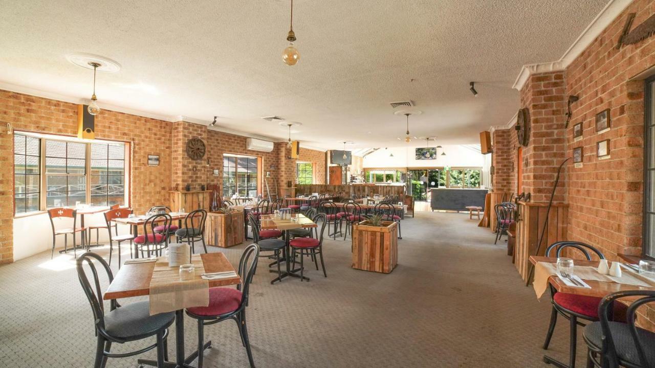 Country 2 Coast Motor Inn Кофс-Харбор Экстерьер фото